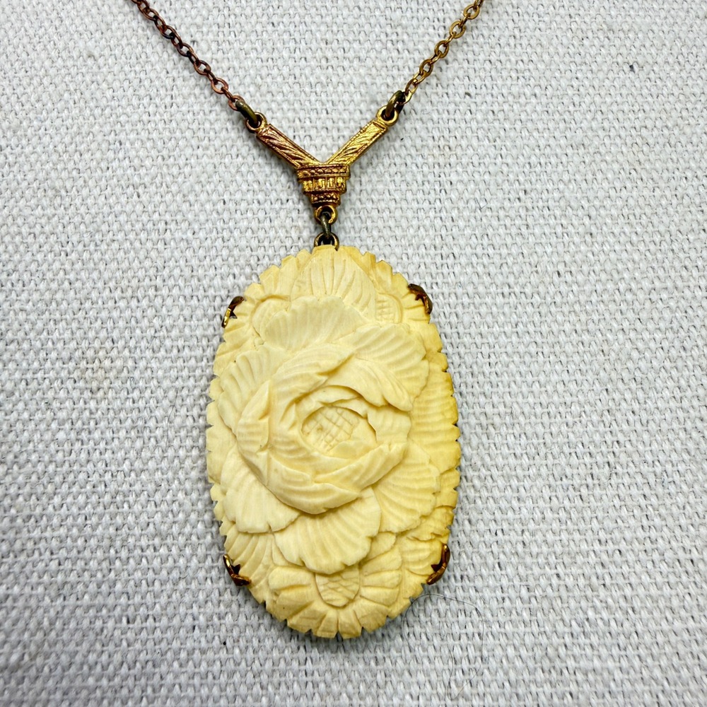 Vintage Carved Rose Pendant Necklace‎ Ornate Antique Floral